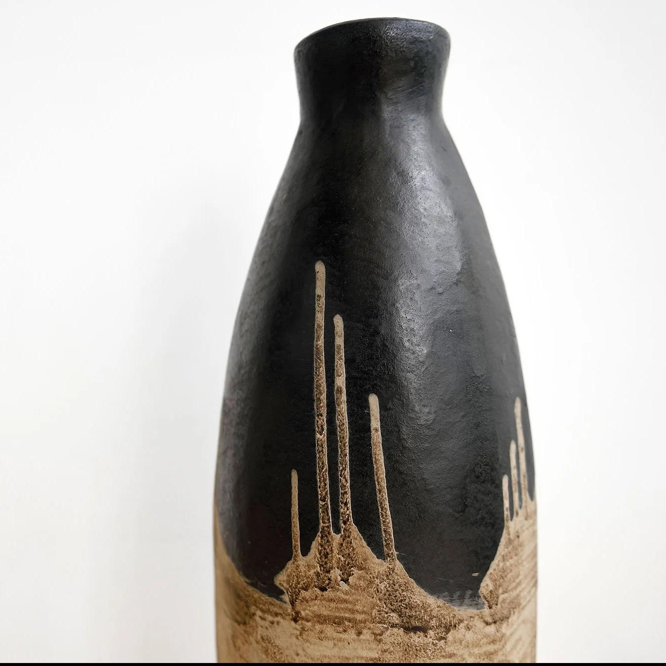 Black and Natural Vase - Image 3