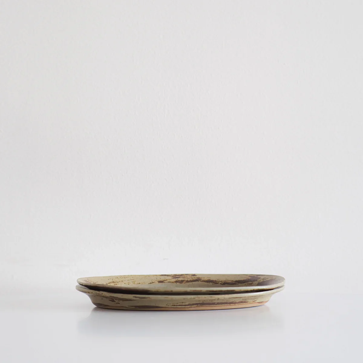 Burnt Pistachio Handbrushed Oval Rim Plate - Image 2