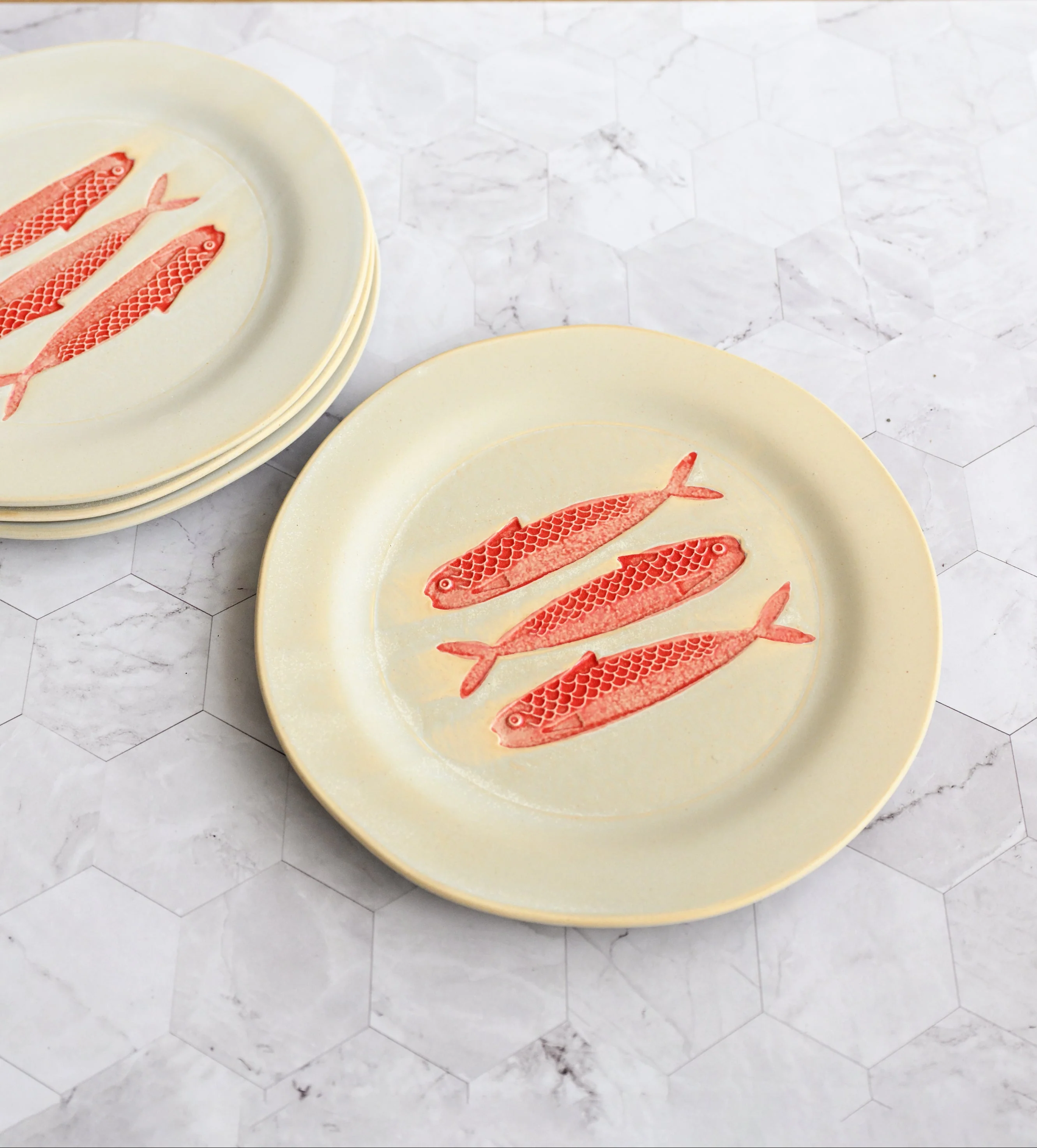 Hadden Dinner Plate Red Set of 4 - Fish - Image 3