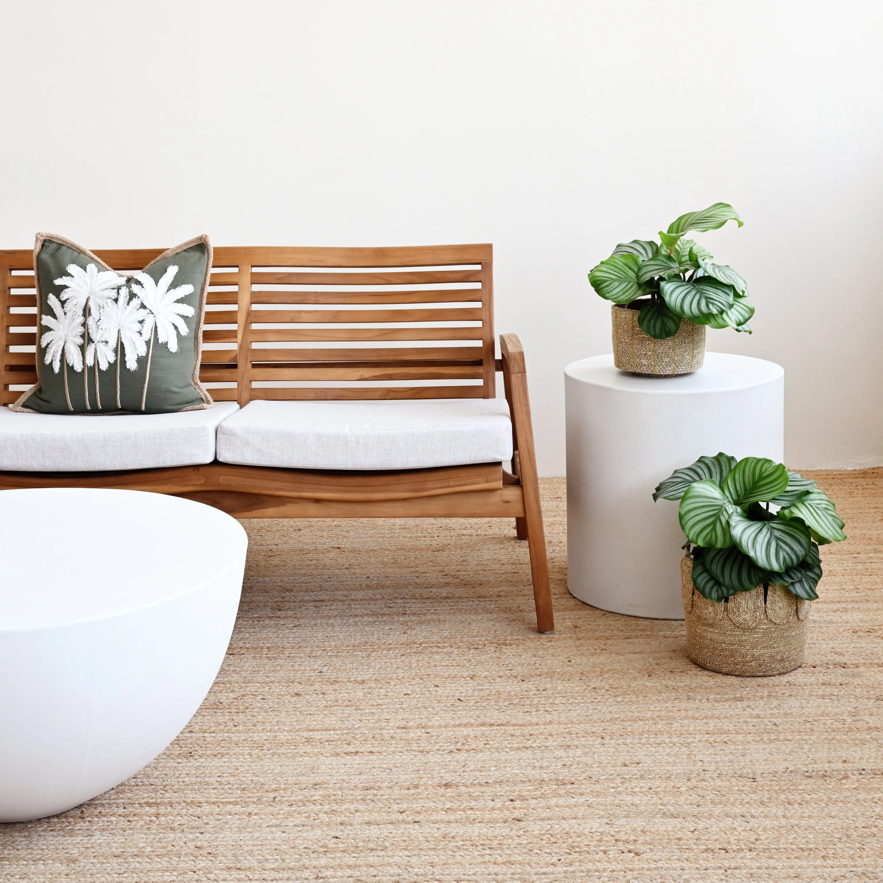 Ito Concrete Side Table - White - Image 4
