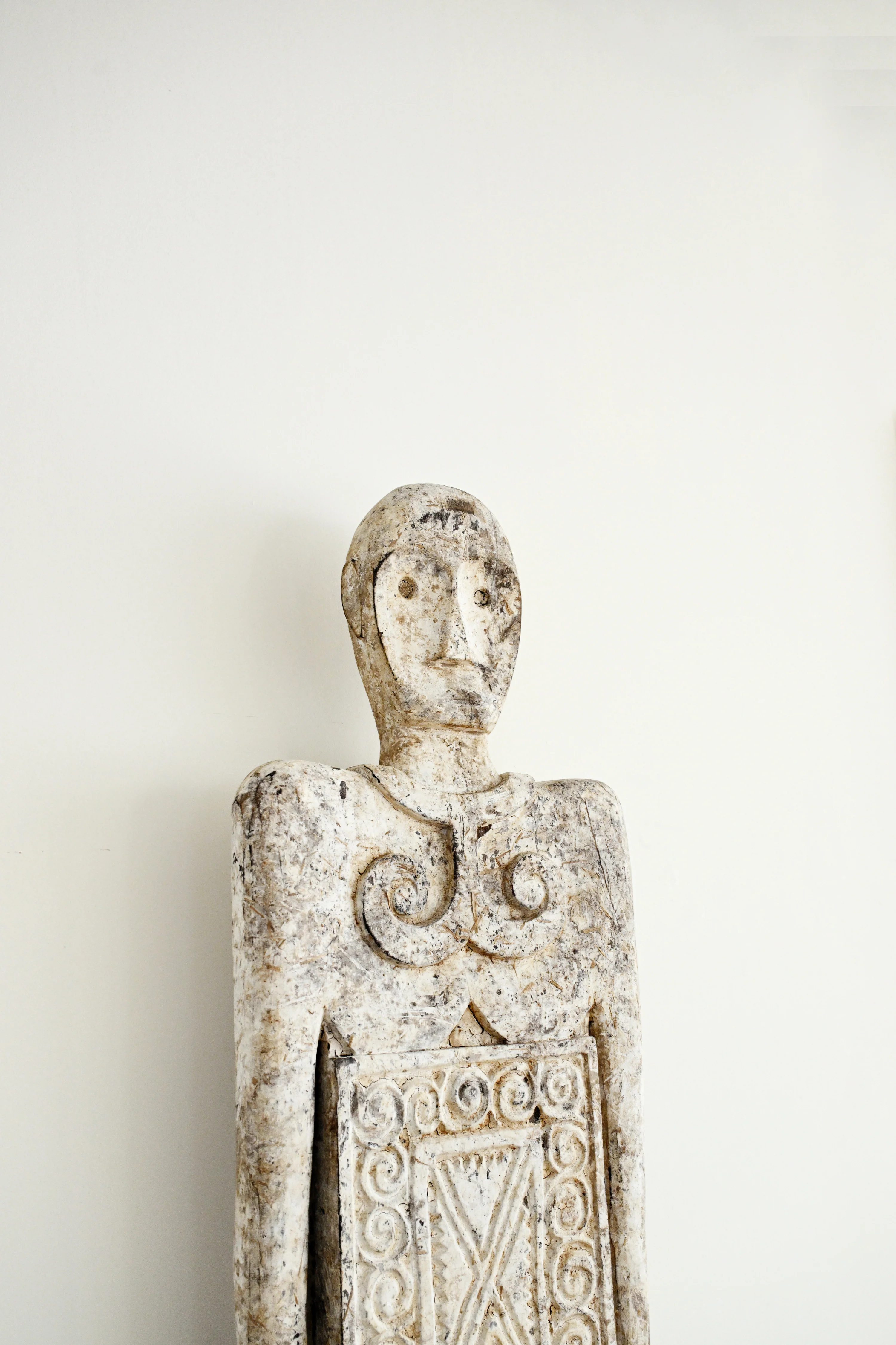 KR Curated Tall Tribal Standing Statue with Stand - Image 4