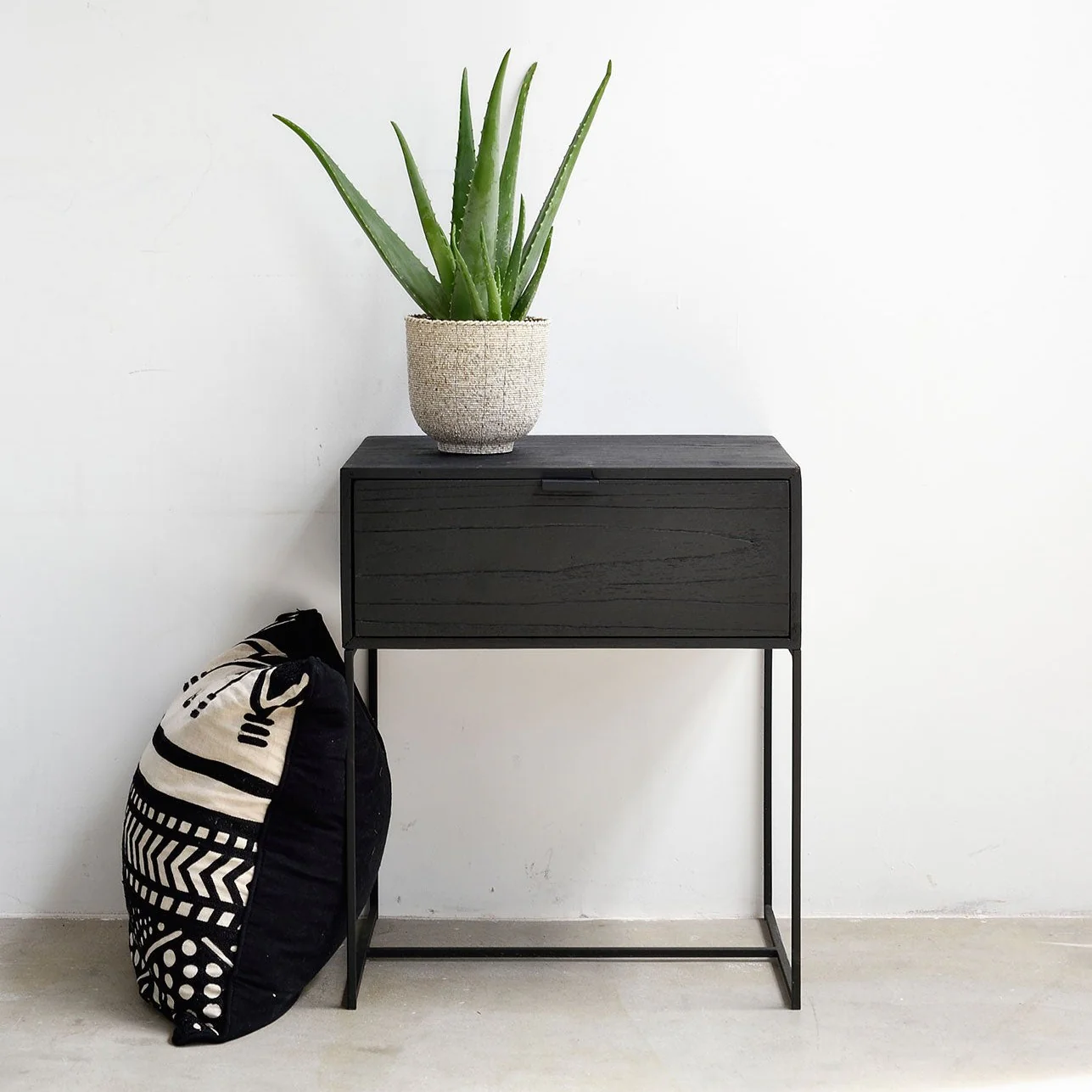 Lola Side Table - Black - Image 7