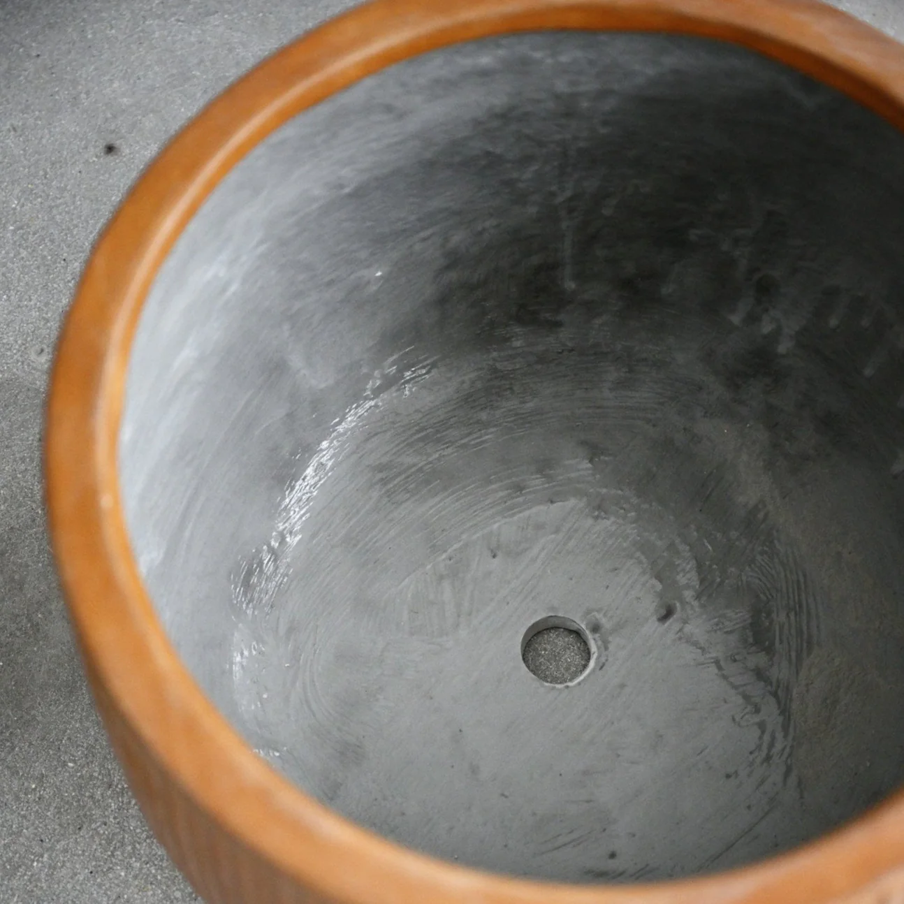 Nerja Concrete Pot - Rust - Image 9