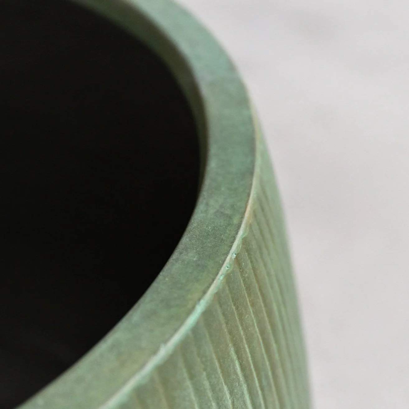 Nerja Concrete Pot - Copper Green - Image 10