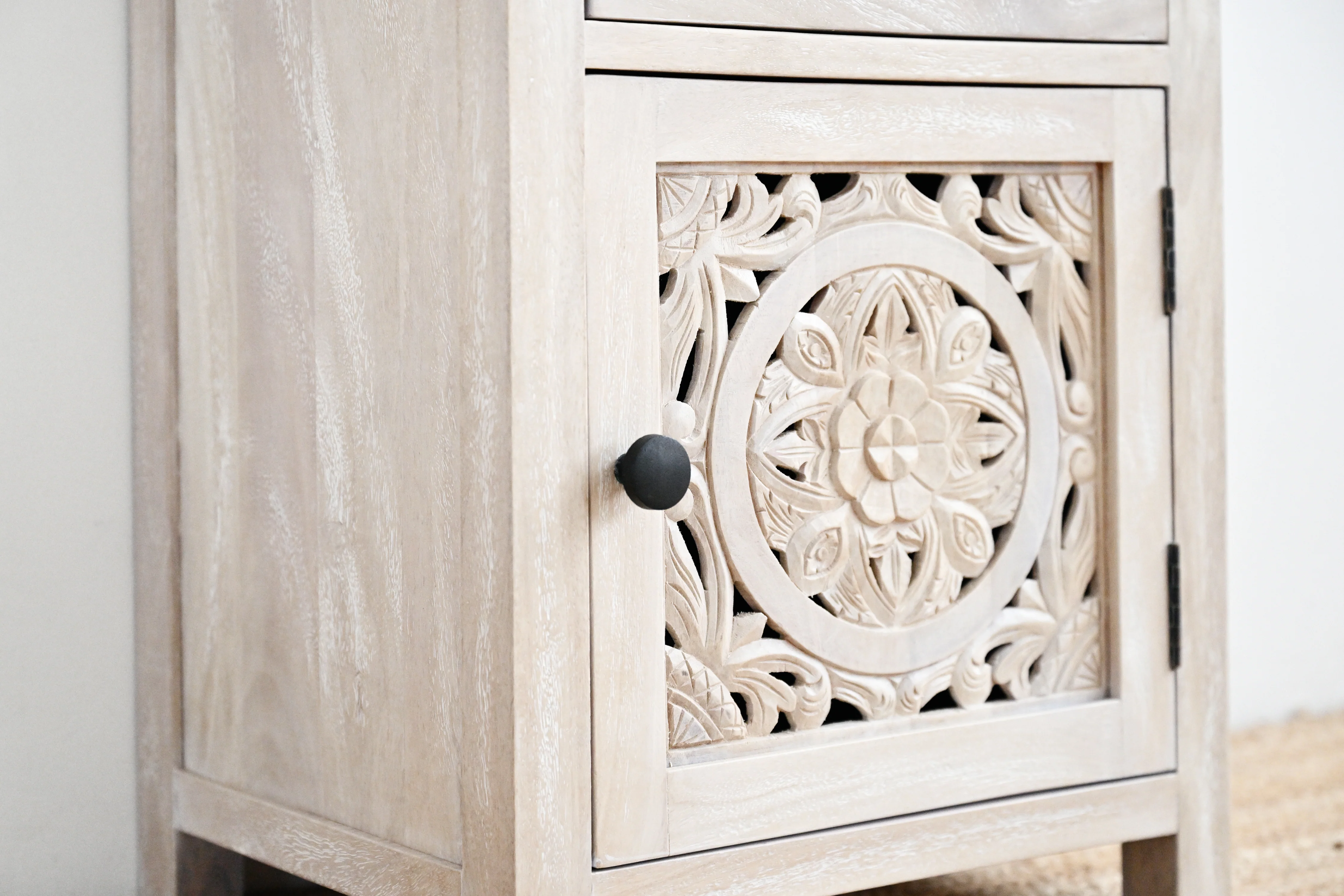 Small Kuno Bedside Table - White Wash - Image 4