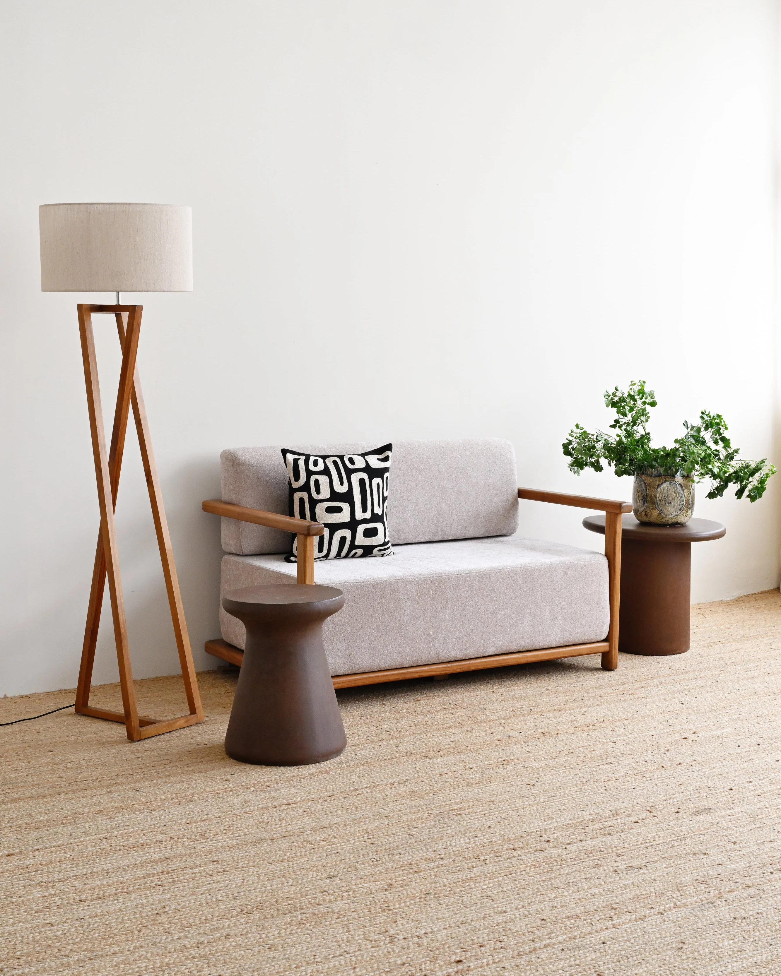 Tripod Standing Lamp - Image 2