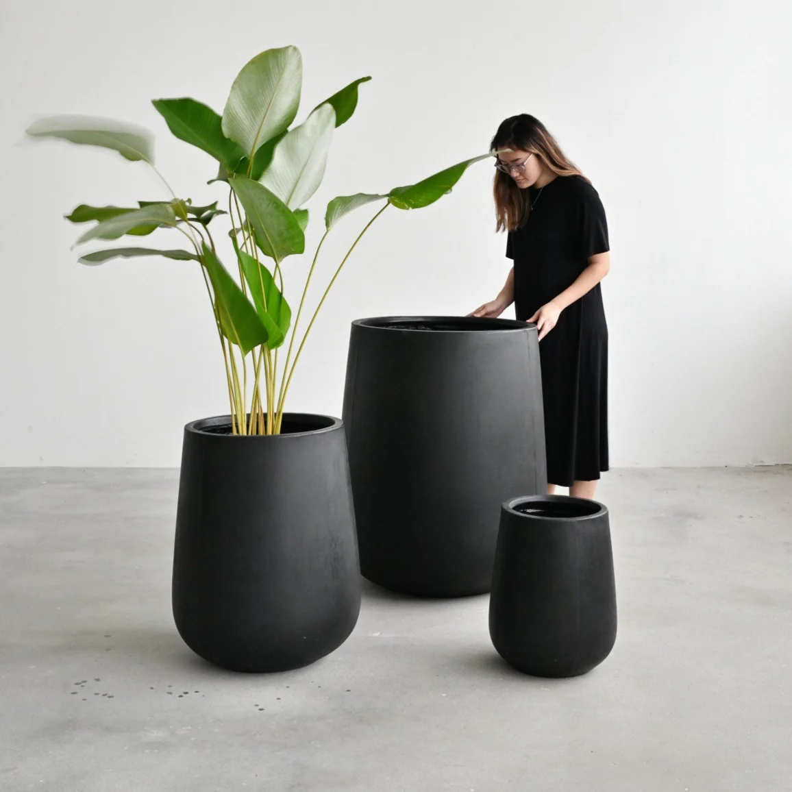 Tulip Black Pot - Image 2