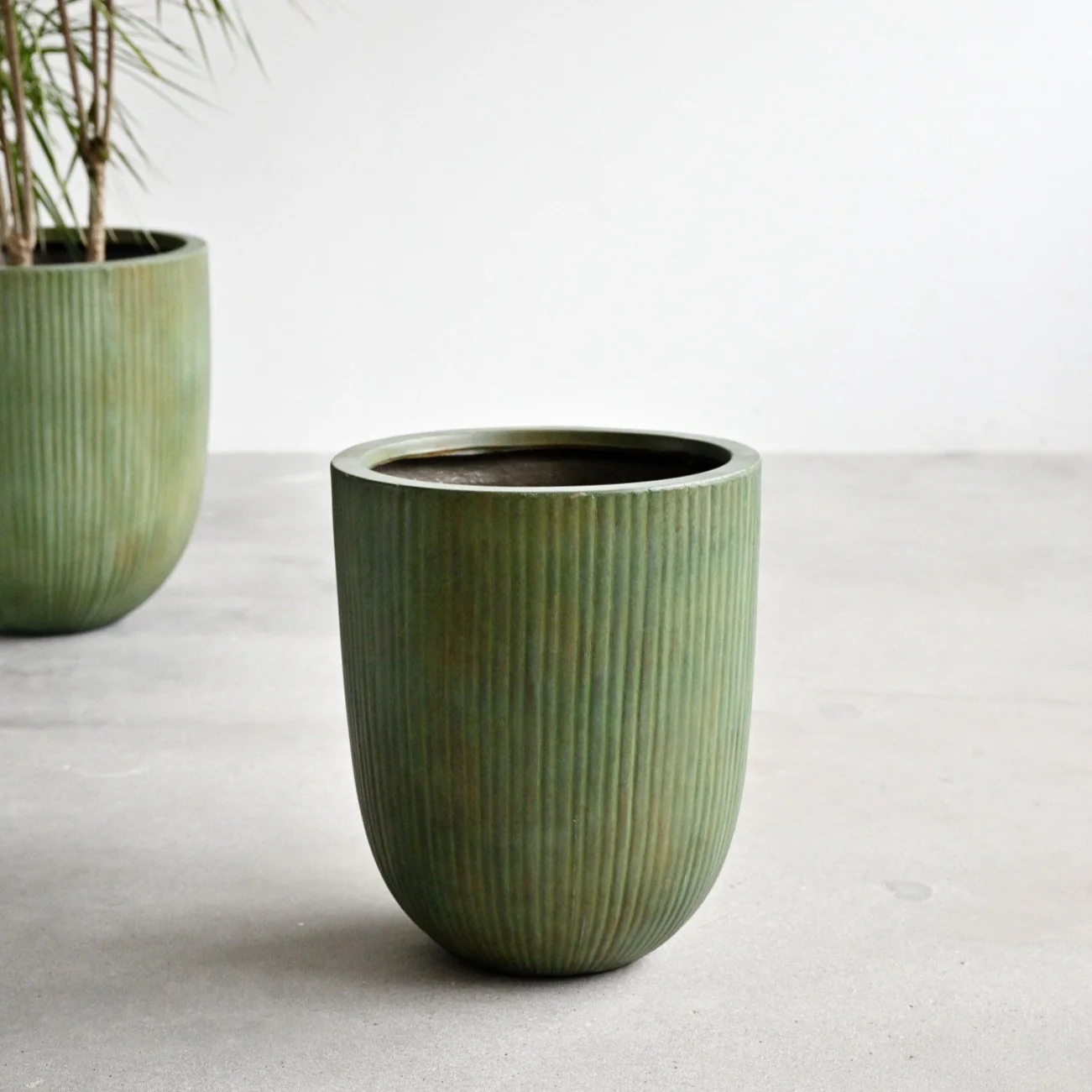 Vinh Concrete Pot - Copper Green - Image 3