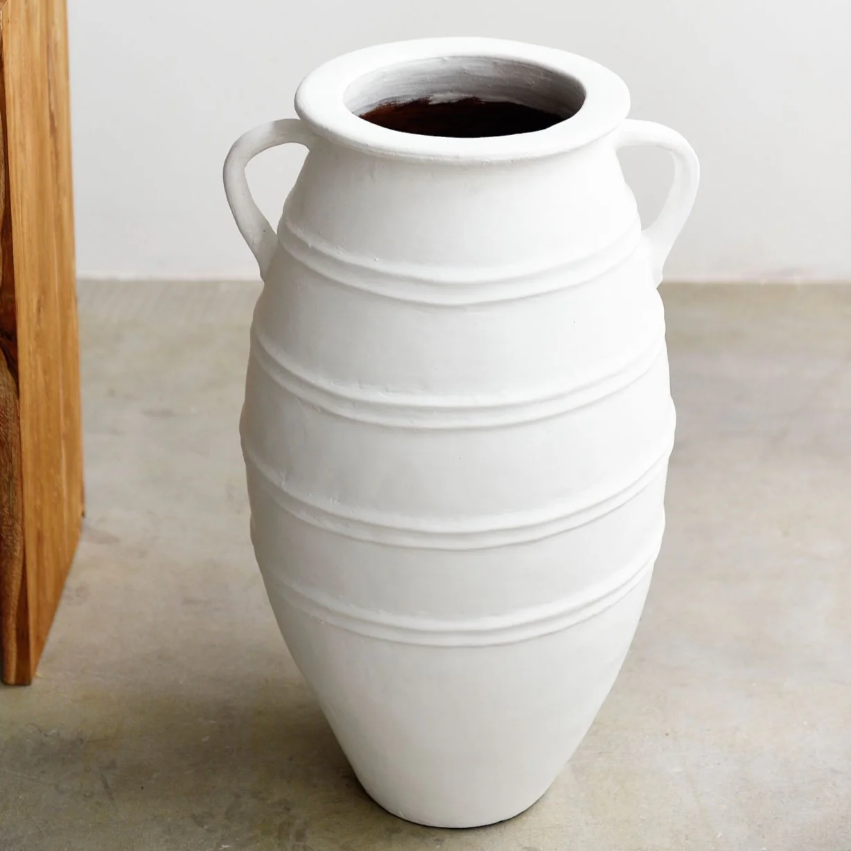 White Kuta Vase - Image 3