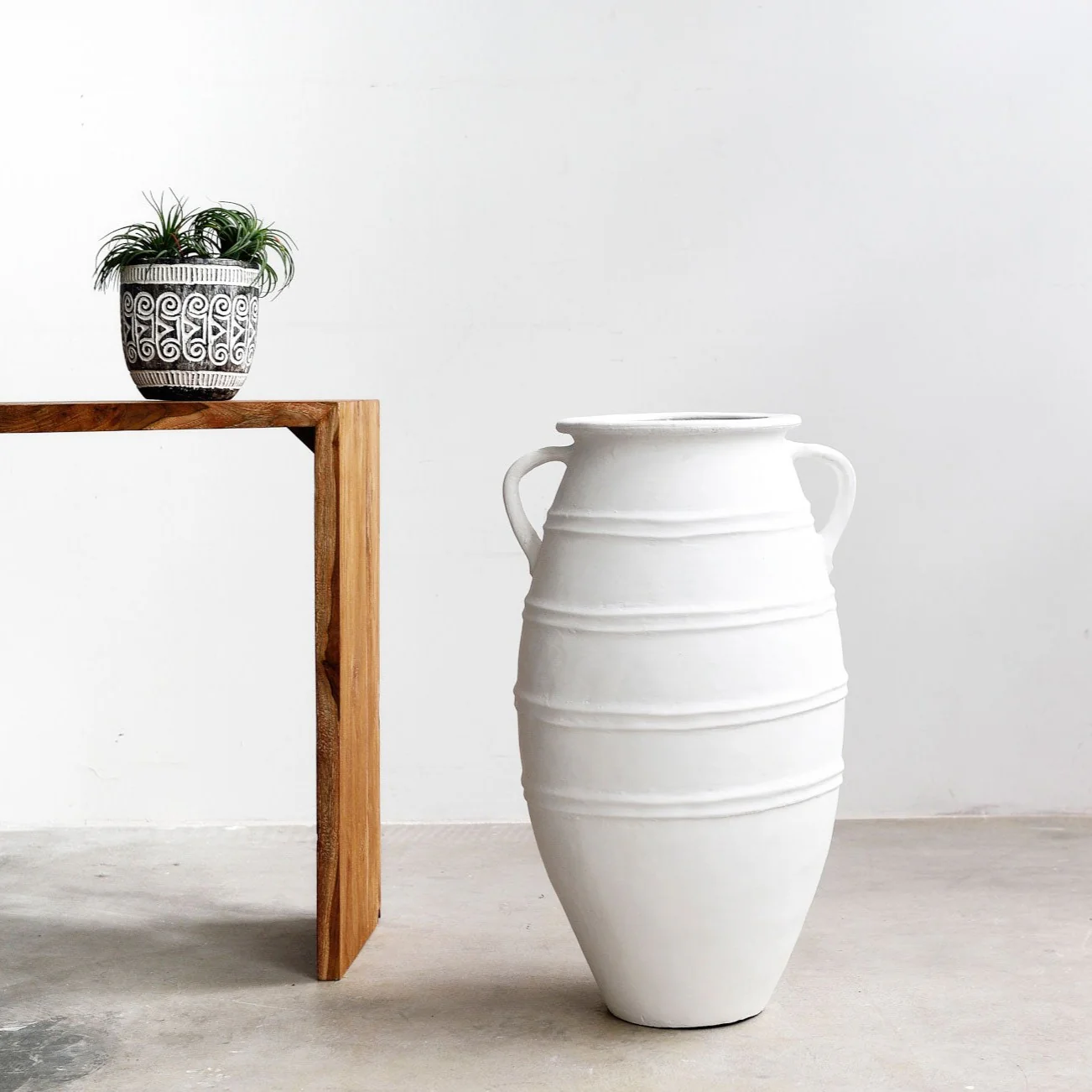 White Kuta Vase - Image 6